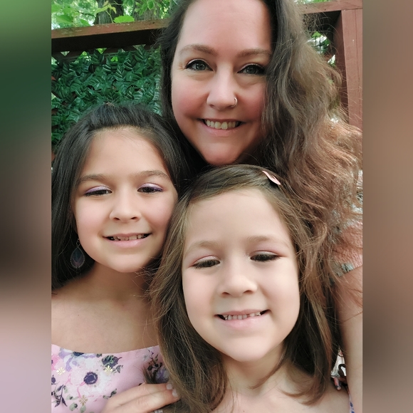 Meet your Posher, Briana - Picture 2 of 3